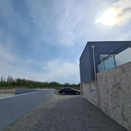 Vacation House Privlaka * פריבלאקה